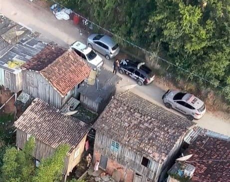 Dois assaltantes são presos na Operação Raízes; outros três estão foragidos