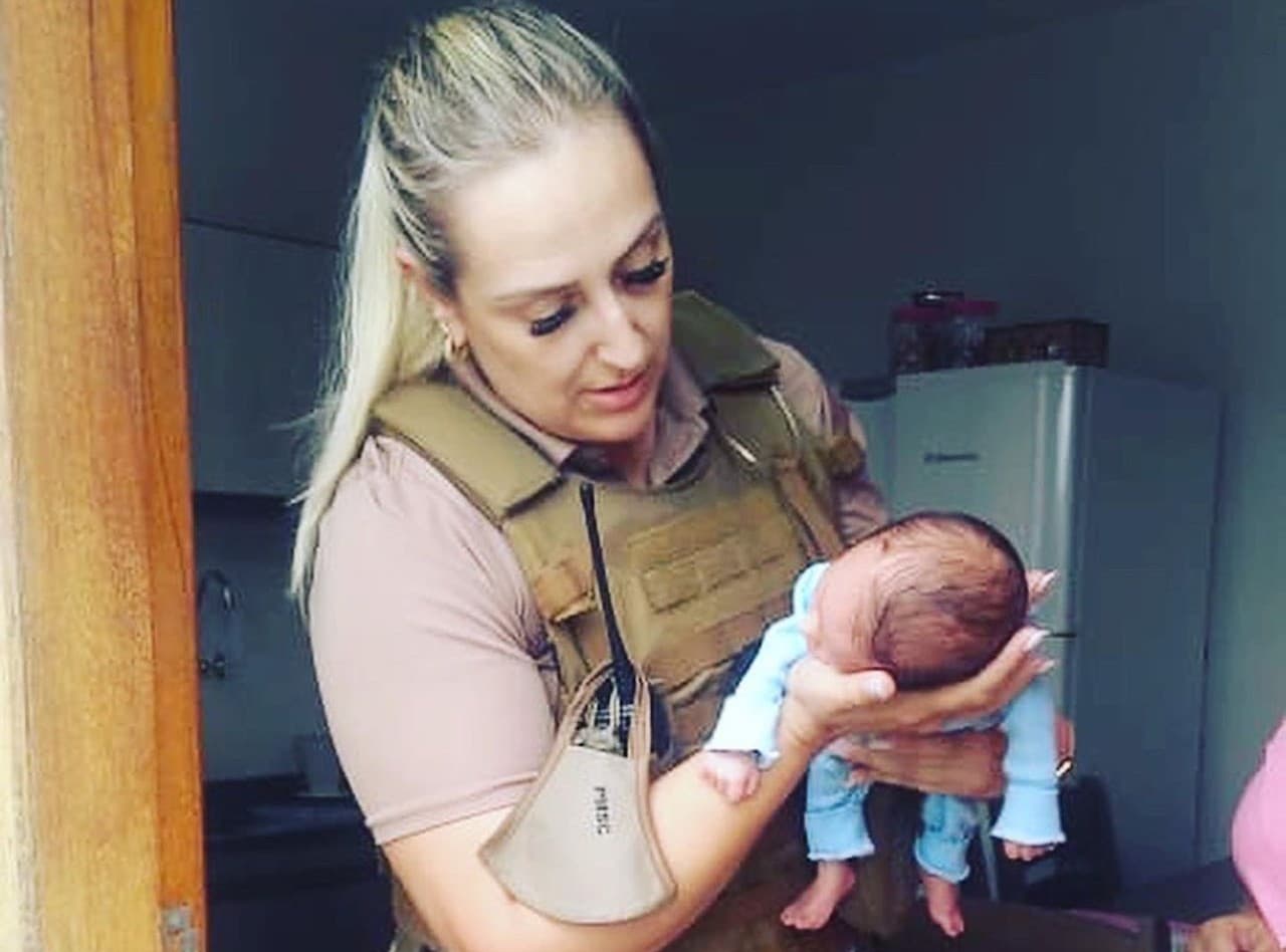 PM salva bebê engasgada em Capivari de Baixo