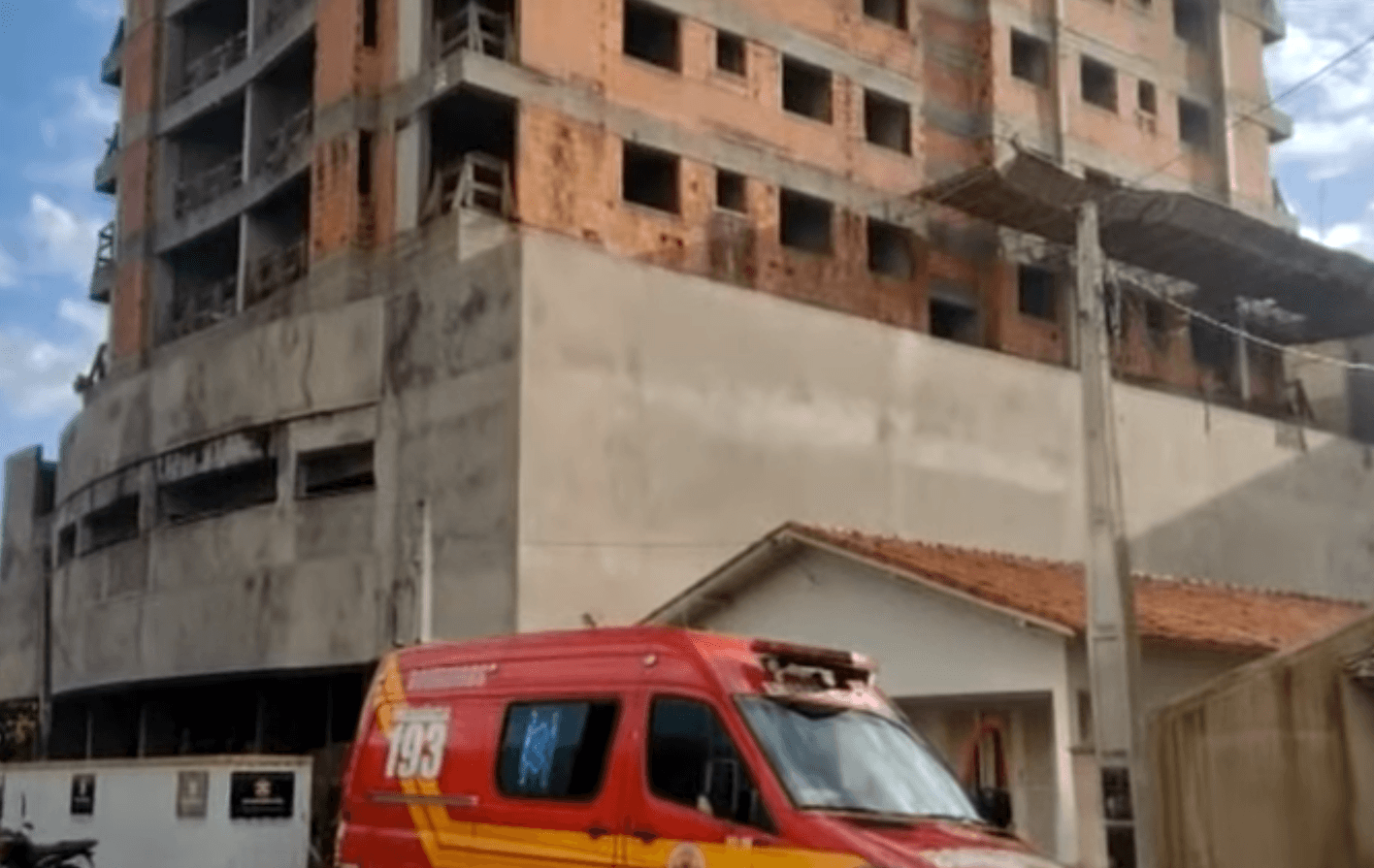Homem morre após cair de prédio em construção