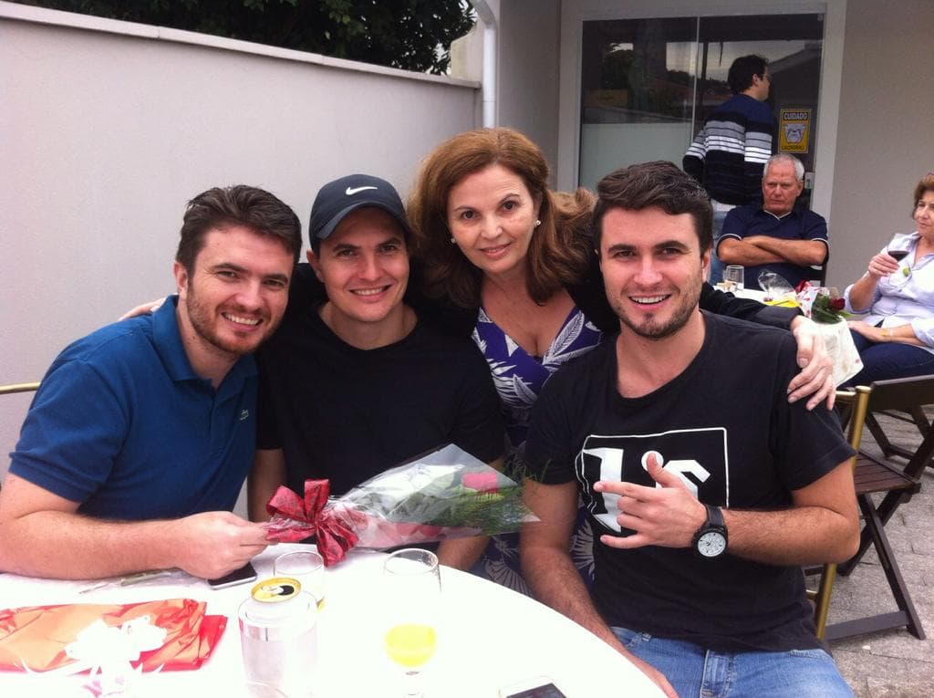 Morre Katia Paixão, mãe do apresentador do EXTRA.SC Laércio Menegaz Jr.