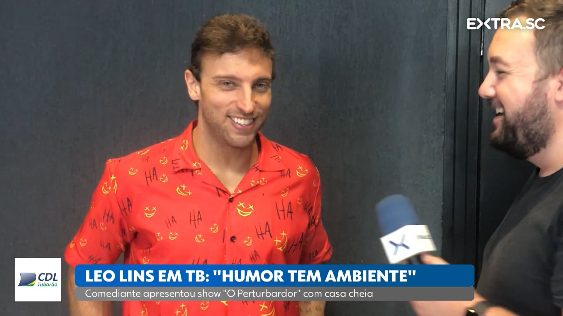 Comediante Leo Lins volta a Tubarão e conversa com o EXTRA.SC; assista!