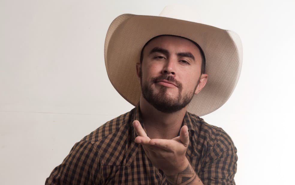 Show gratuito de stand-up comedy ocorre no Farol Shopping nesta terça-feira (22)