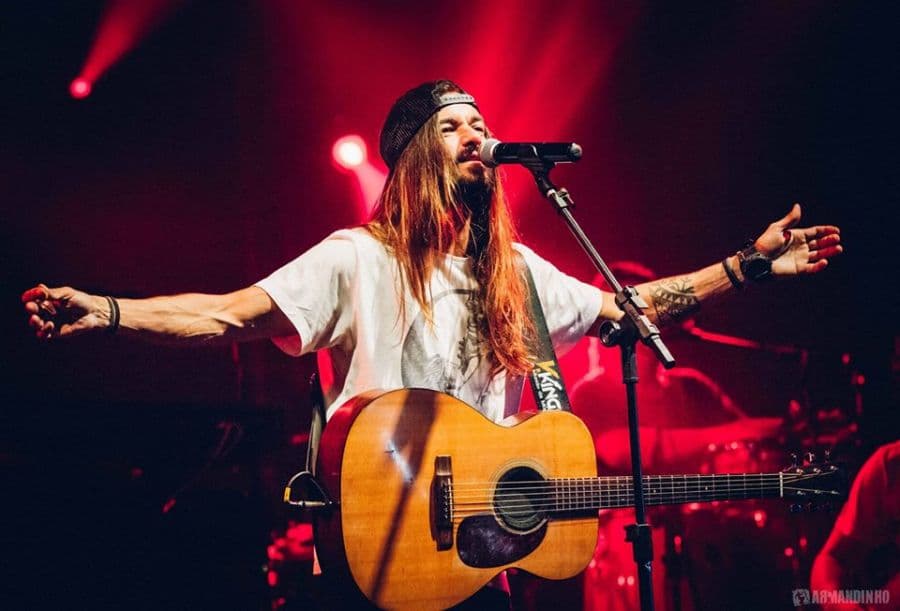 Armandinho sobe ao palco da Hangar neste sábado (2)