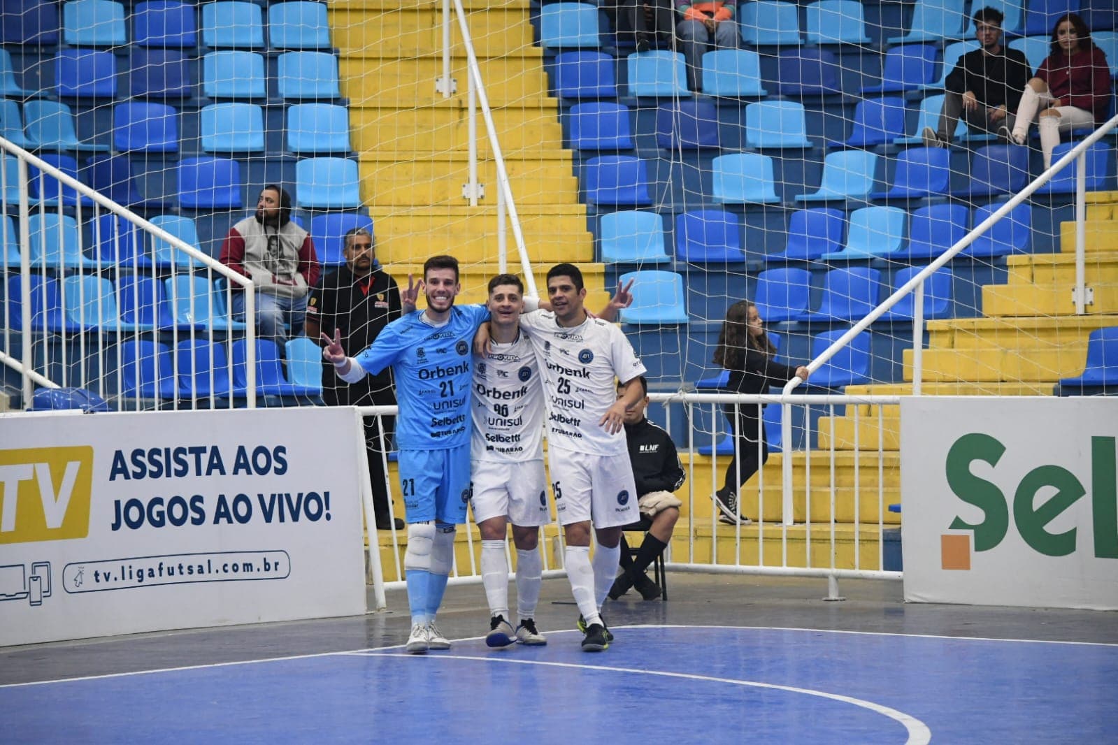 LIGA: Tubarão Futsal vira em casa e vence o Campo Mourão