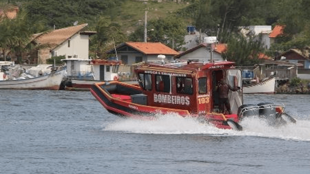 Condutor da lancha que naufragou e causou a morte de três pessoas em Laguna é indiciado por homicídio