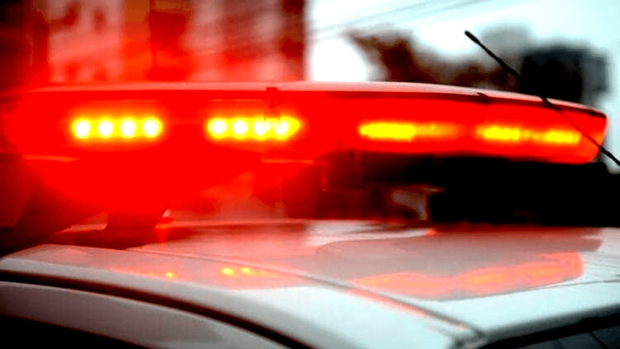 Proprietário de casa vai cobrar aluguel e encontra o inquilino morto, caído no chão