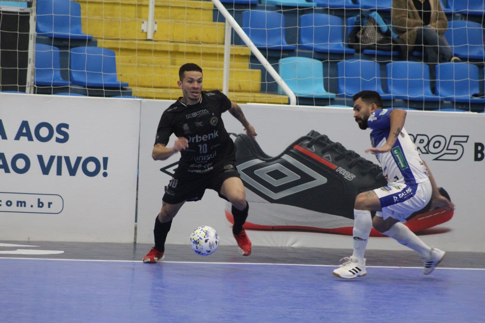 Tubarão Futsal é derrotado pelo Pato e decide a vaga na última rodada