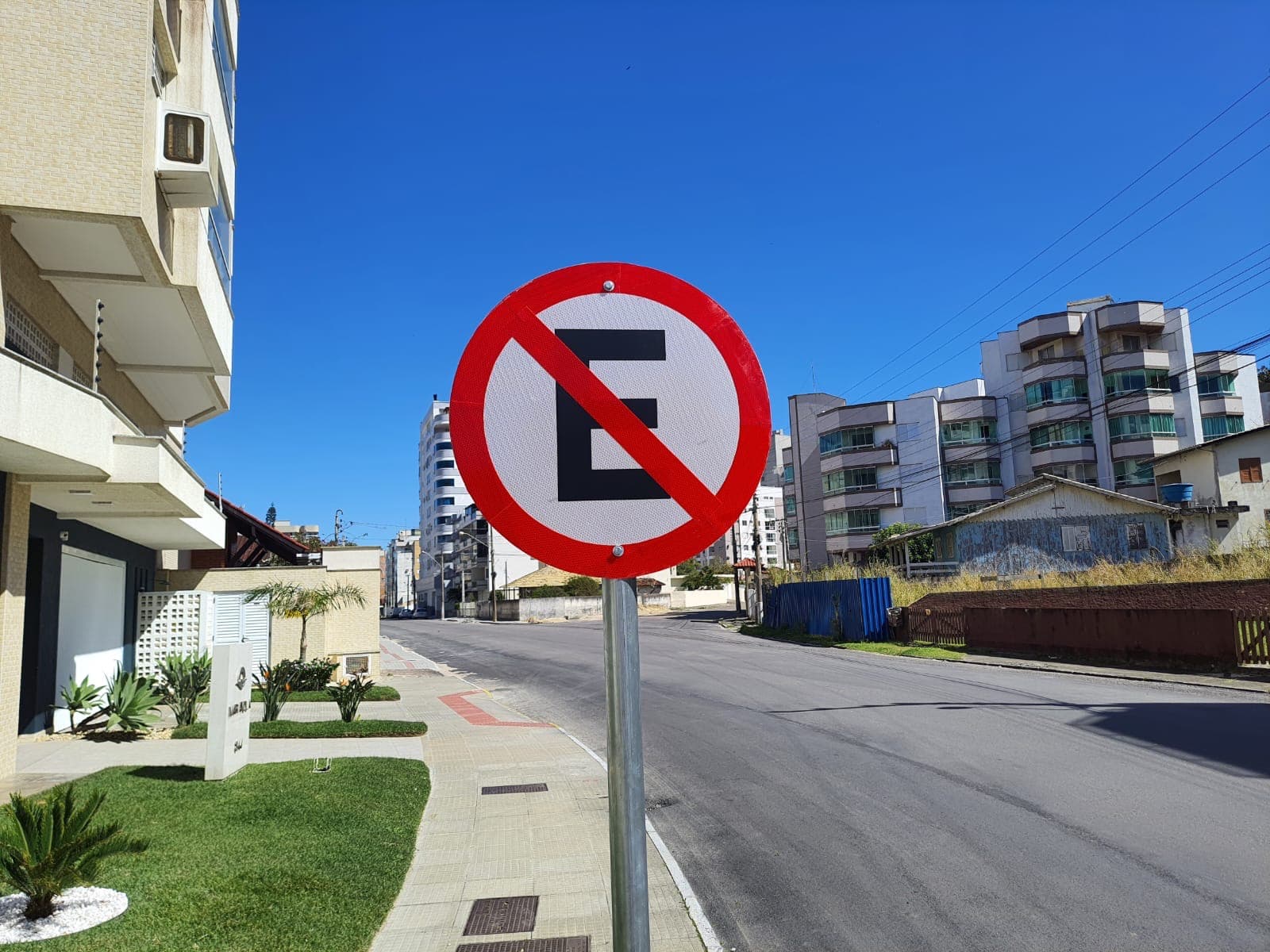 Furto de novas placas de sinalização prejudica o trânsito