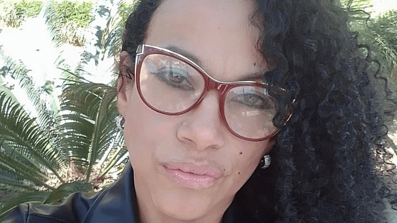 Mulher é assassinada pelo ex com 24 facadas e pauladas na cabeça