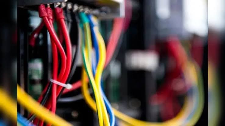 Casa em construção tem toda a fiação elétrica furtada