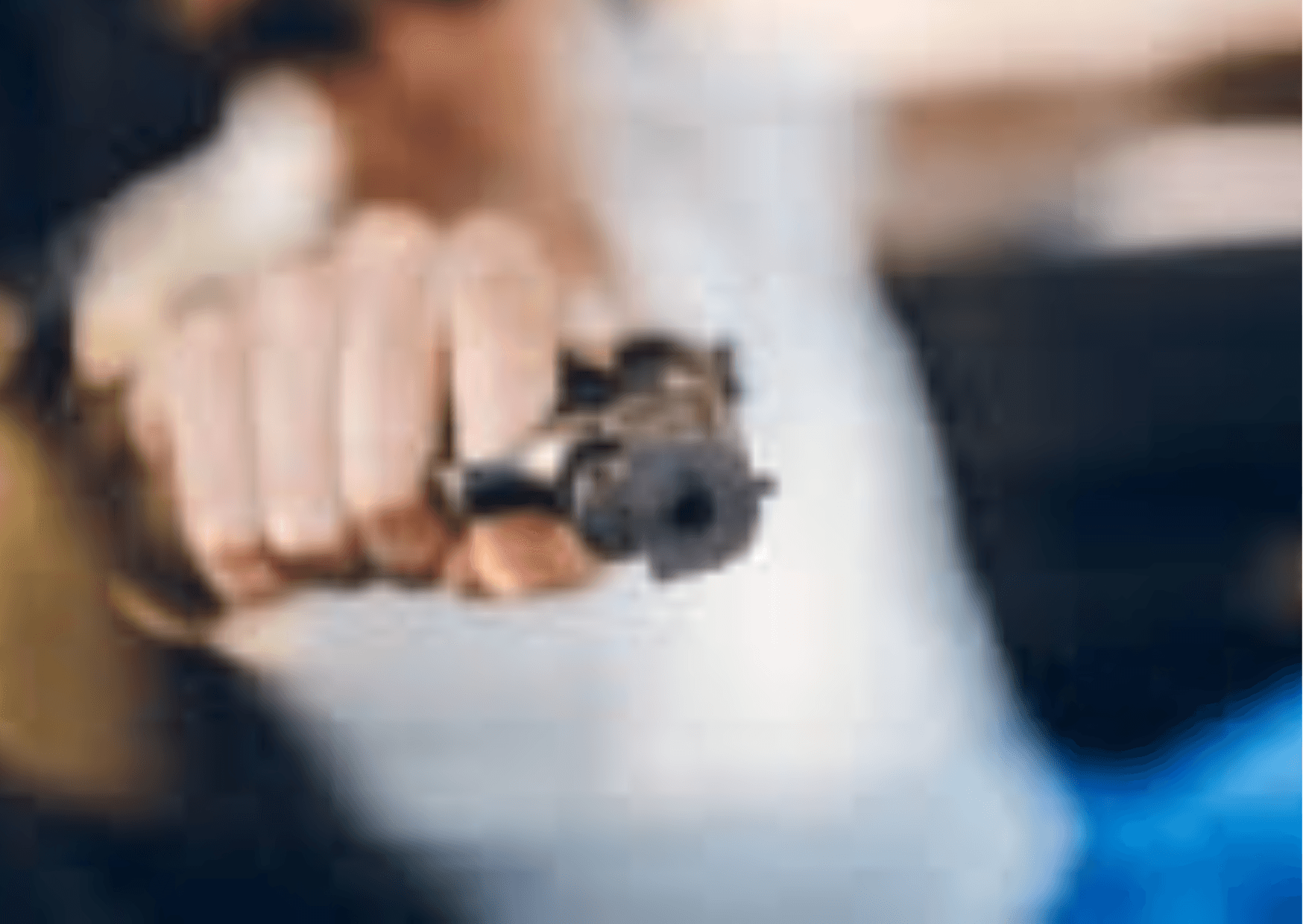 Pai e filha são ameaçados com arma em briga de trânsito