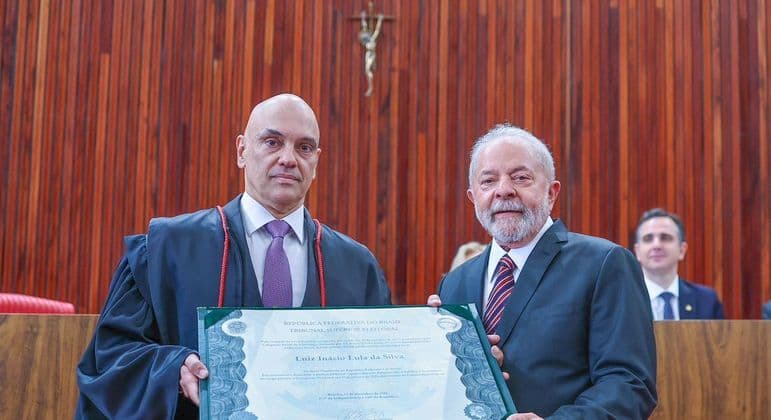 Lula e Alckmin são diplomados pelo TSE; posse será em 1º de janeiro