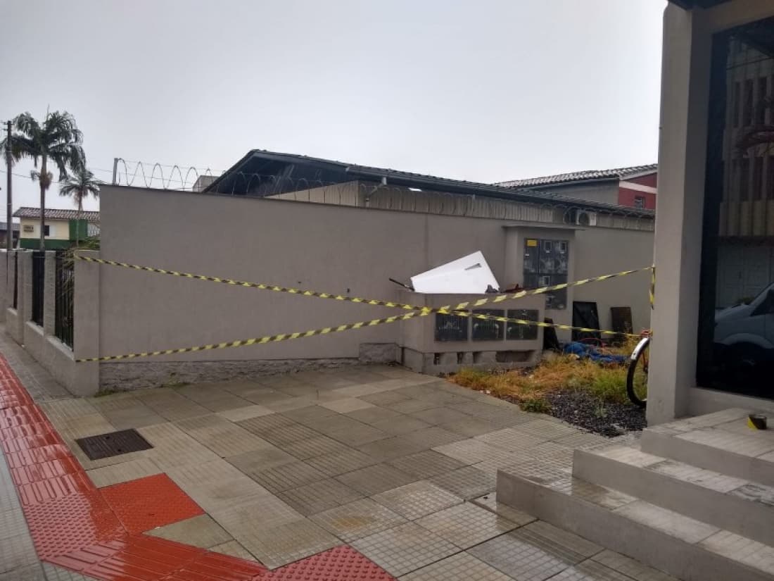 Homem morre eletrocutado após tentar furtar fiação elétrica