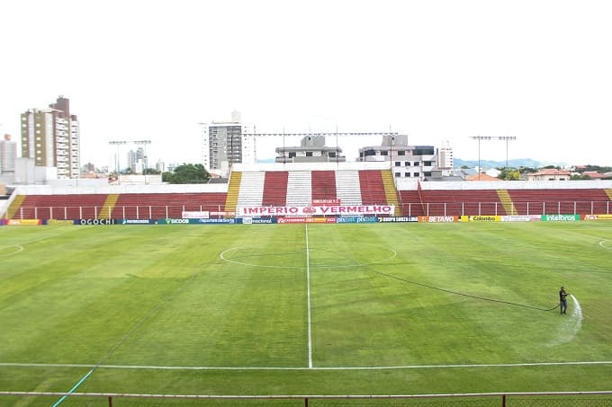 Falta de energia e expulsões: Hercílio Luz é punido pelo TJD