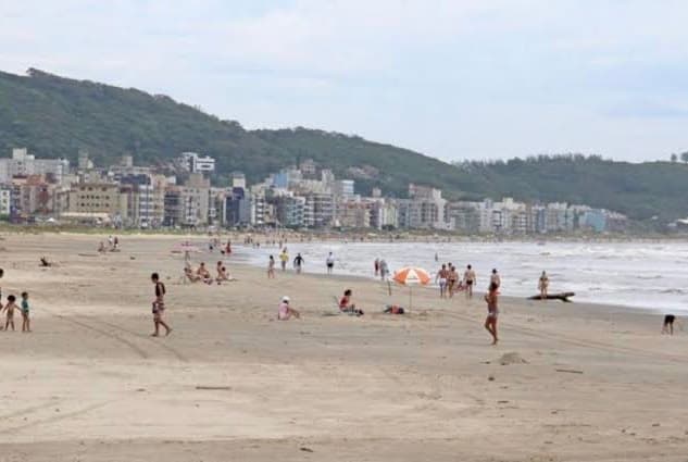 Casal tem pertences furtados durante banho de mar