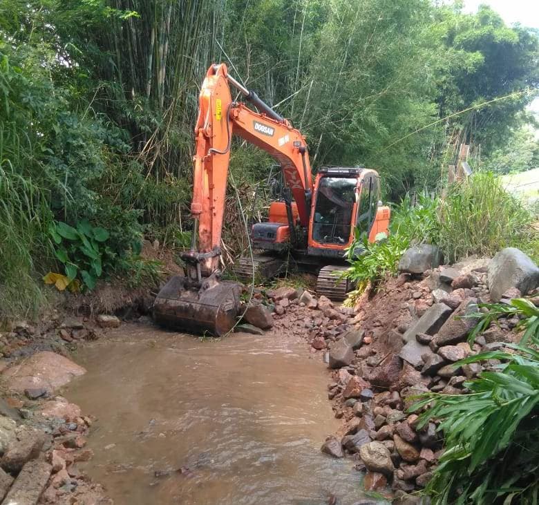 Segunda etapa da limpeza do rio da comunidade do Ribeirão Grande é iniciada