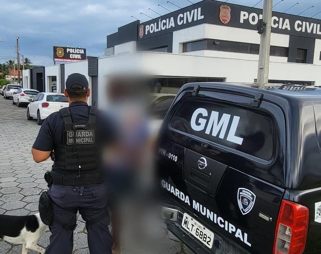 Homem é preso pela Guarda Municipal de Laguna