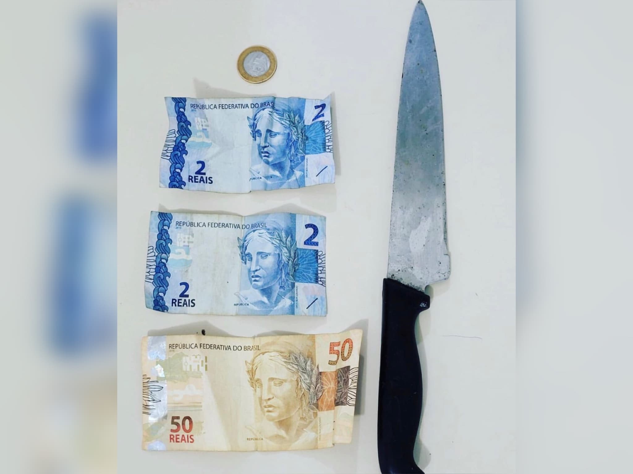 Bandido é preso após assaltar estabelecimento comercial armado com faca