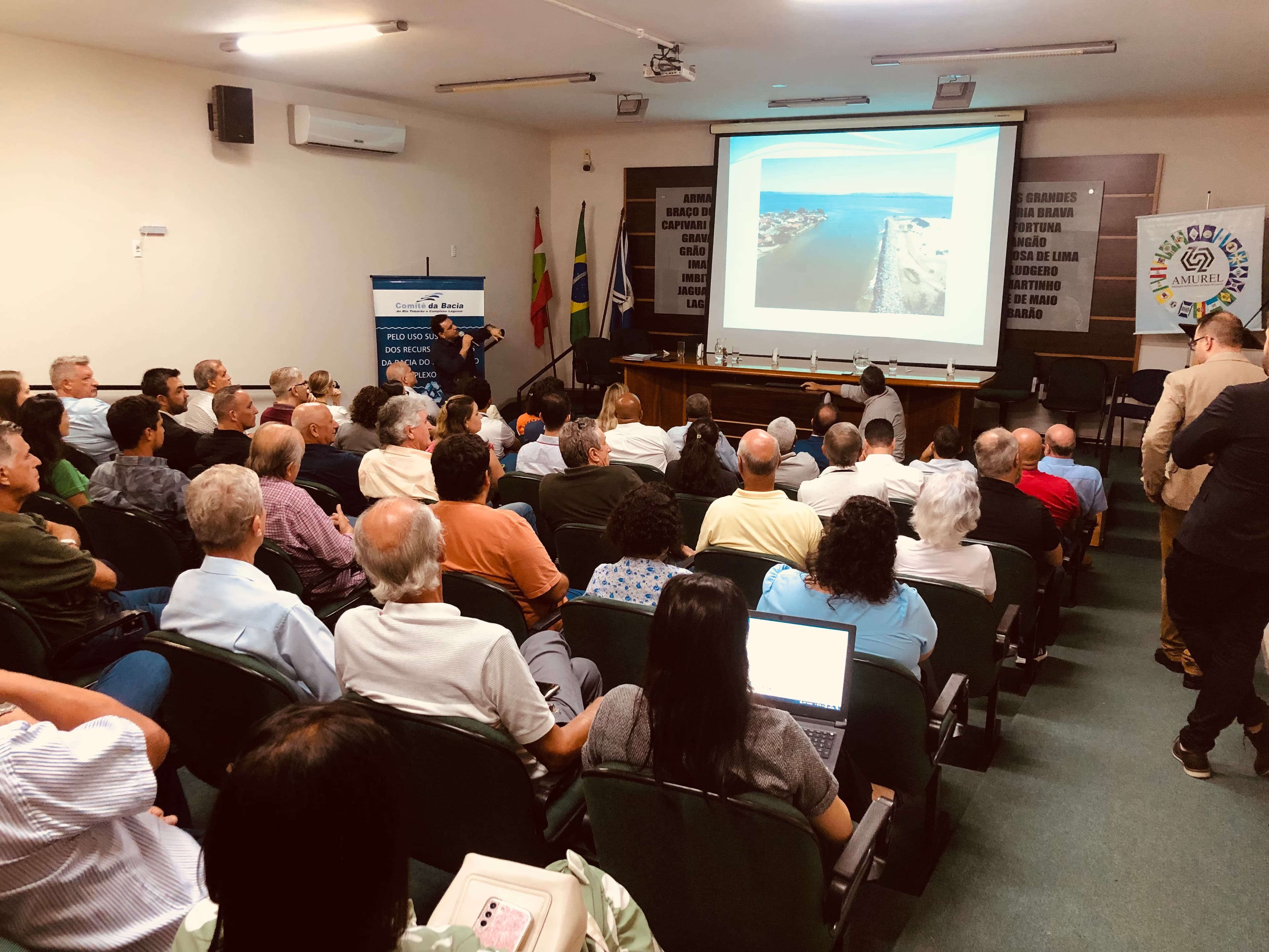 Ações para evitar novas enchentes são discutidas em seminário