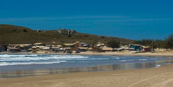 Casa construída irregularmente na Praia da Galheta deve ser demolida