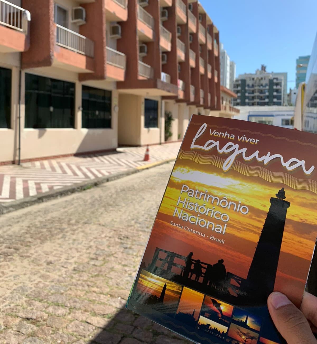 Material de divulgação de Laguna é distribuído em hotéis e pousadas