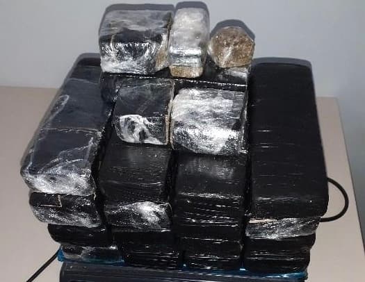 Quase dez quilos de maconha são apreendidos com casal