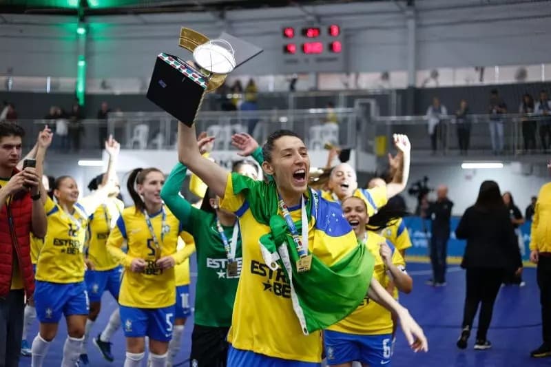 Seleção Brasileira de futsal feminino é campeã de torneio inédito
