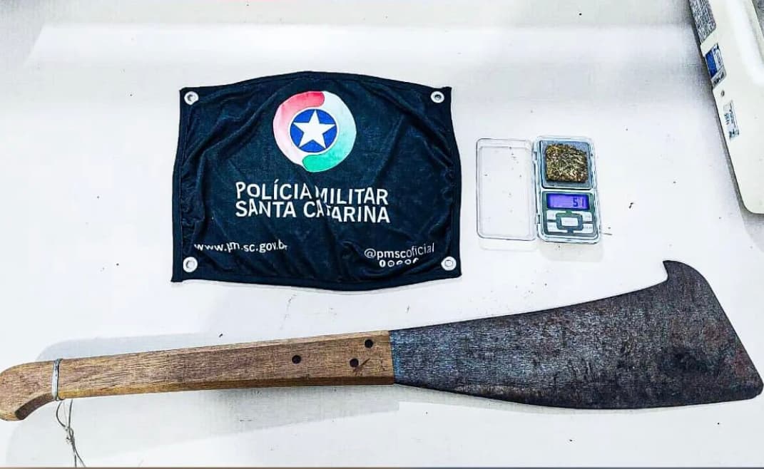 Ex-funcionário invade obra e ameaça vigias com facão