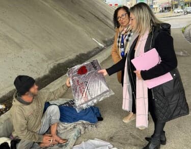 Acolhimento e cobertores são oferecidos a moradores de rua de Tubarão