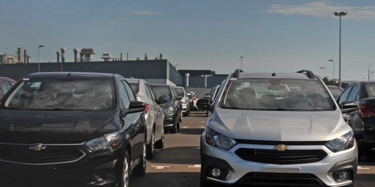 Após reduções de preços, movimento em concessionárias do país triplica