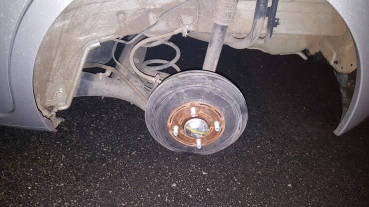 Carro de prefeitura tem as quatro rodas furtadas