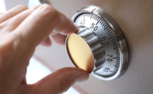 Cofre com R$ 40 mil em joias é furtado de apartamento