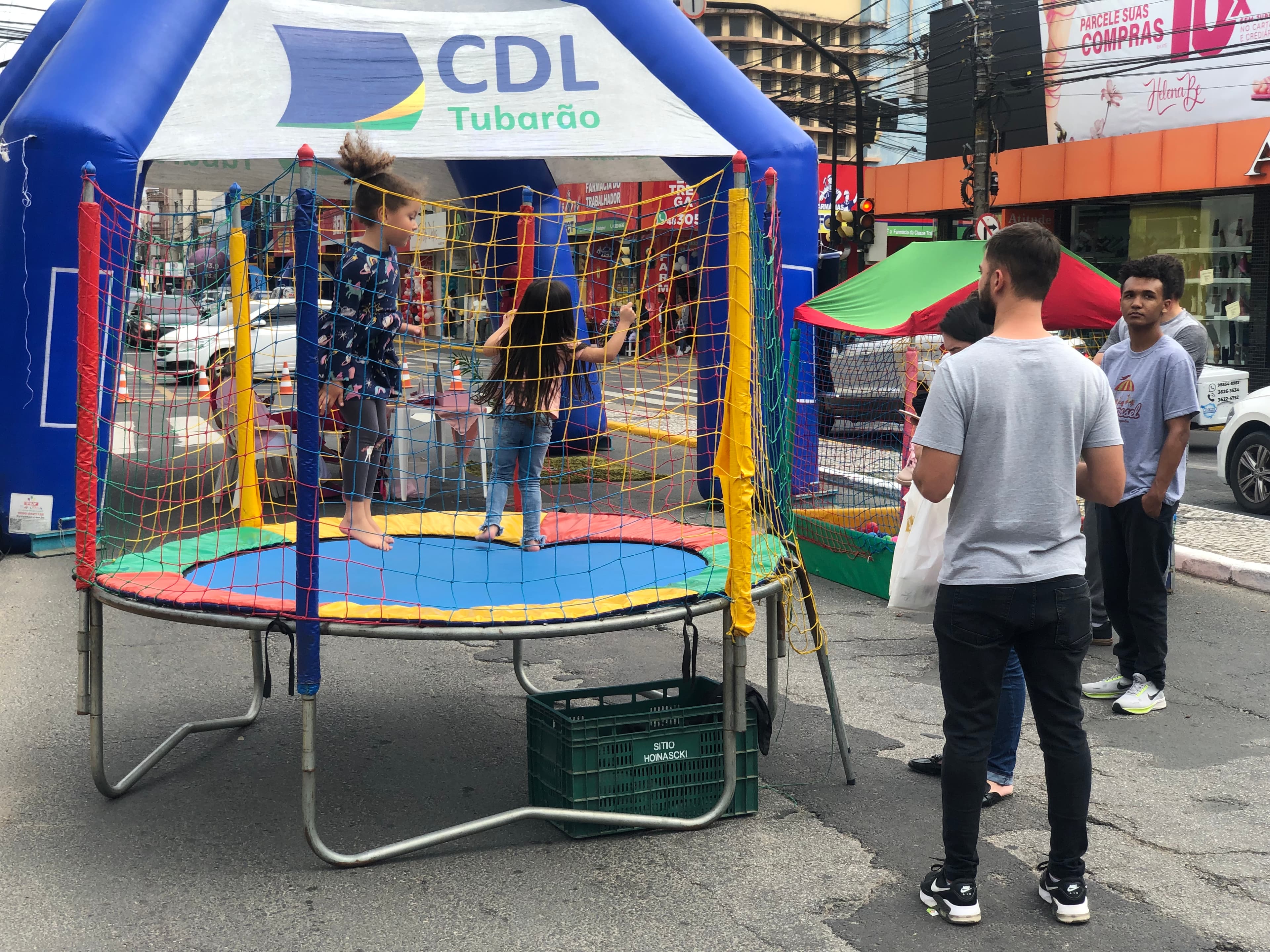 Comércio de Tubarão funciona em horário especial na véspera do Dia dos Pais