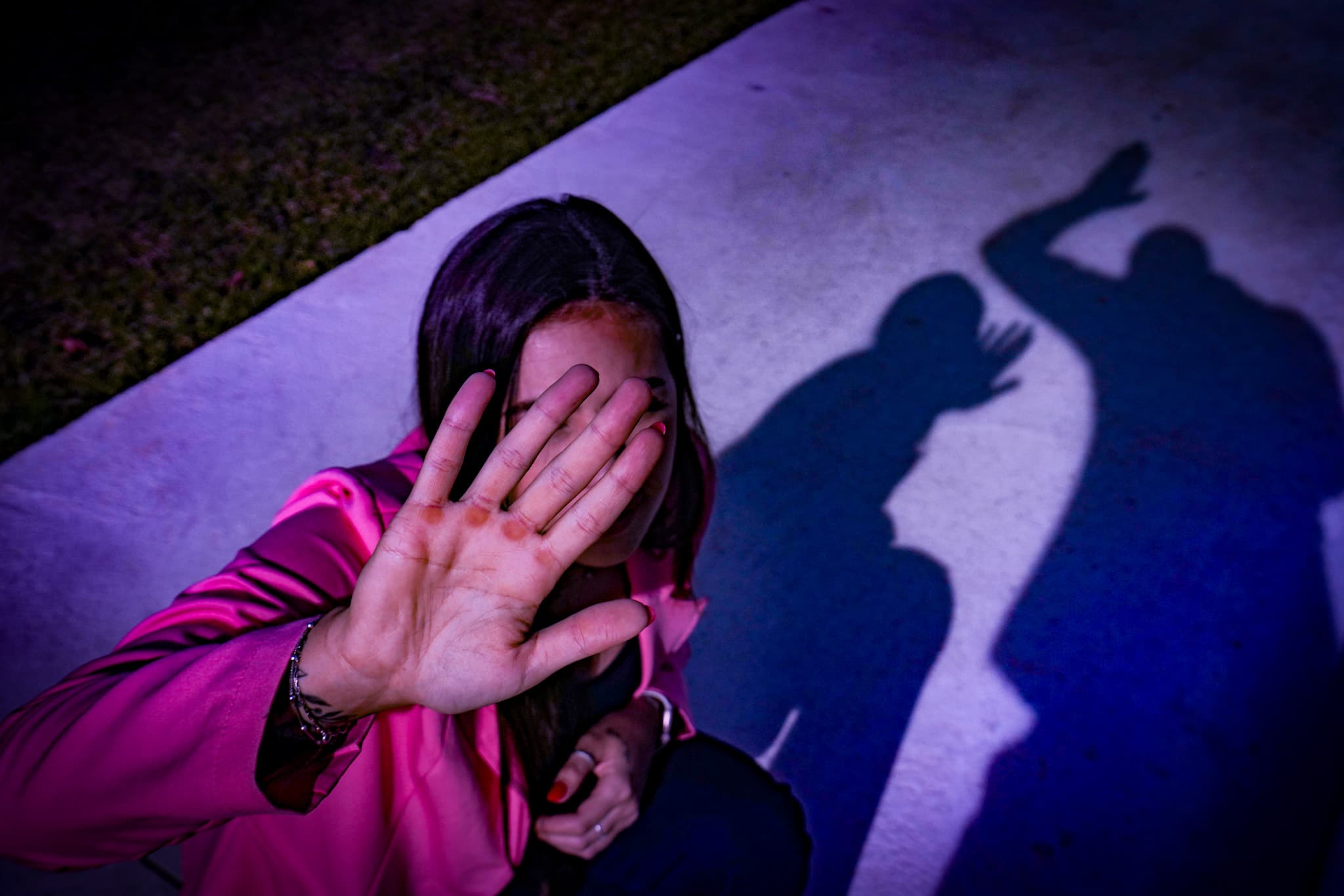 Mulher é levada para o hospital após sofrer tentativa de estupro e de feminicídio