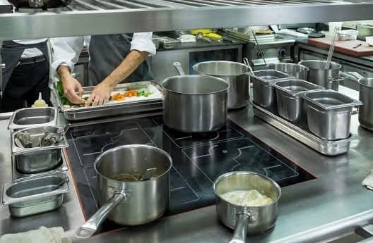 Restaurante é interditado após intoxicação alimentar de clientes
