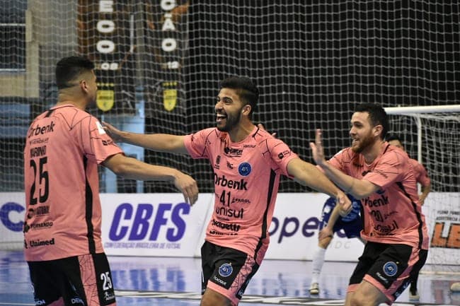 COPA SUL: Em duelo catarinense, Tubarão vence Joaçaba e se classifica à semifinal