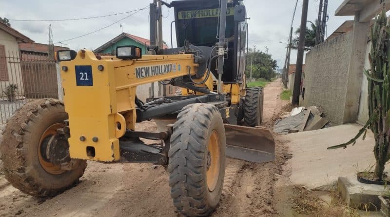 Patrola da prefeitura é apedrejada por moradora
