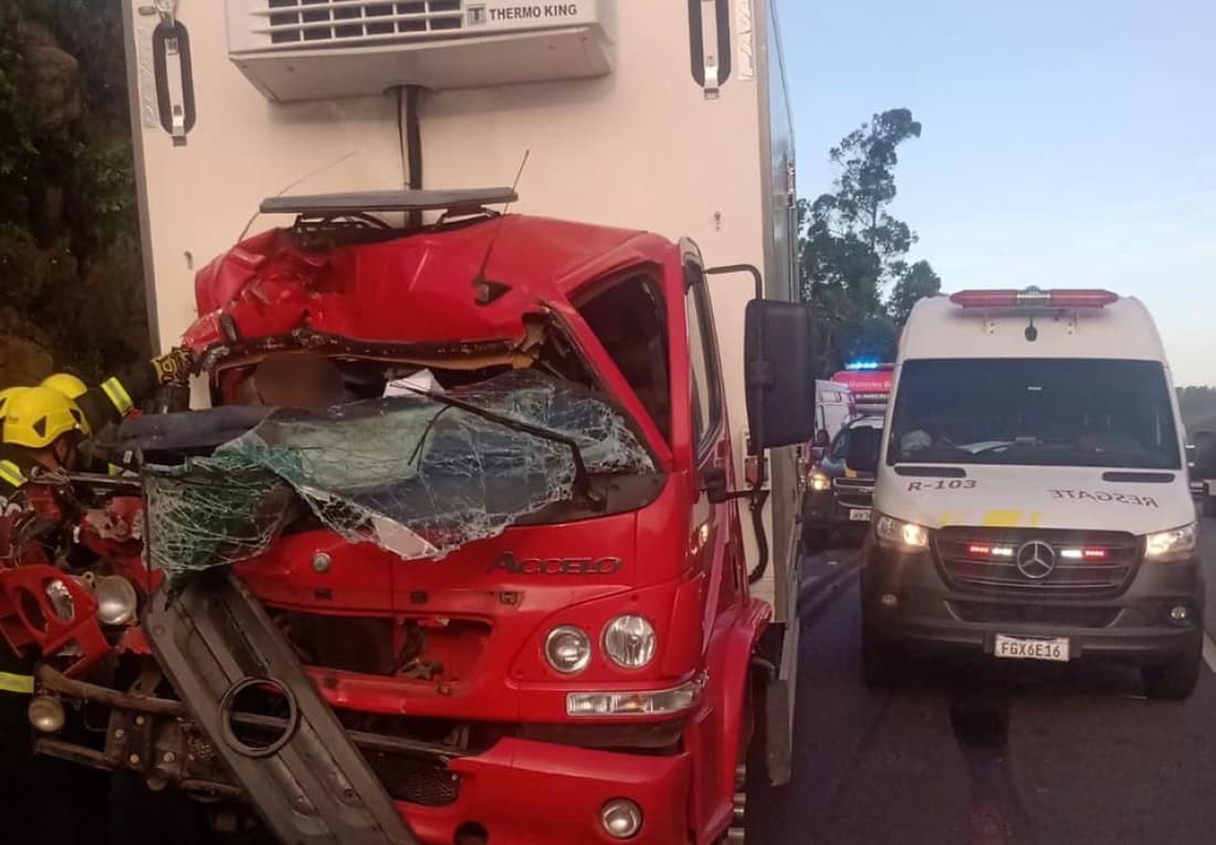 Caroneiro de carreta morre em acidente na BR-101