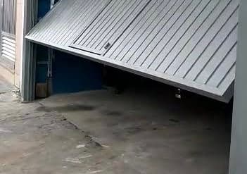 Forno, máquina de café e cesta de Natal são furtados de empresa