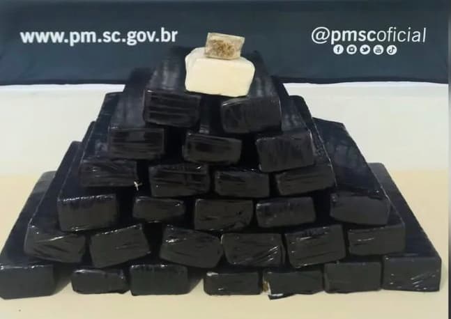 Mais de 15 quilos de maconha são apreendidos com jovem de 27 anos