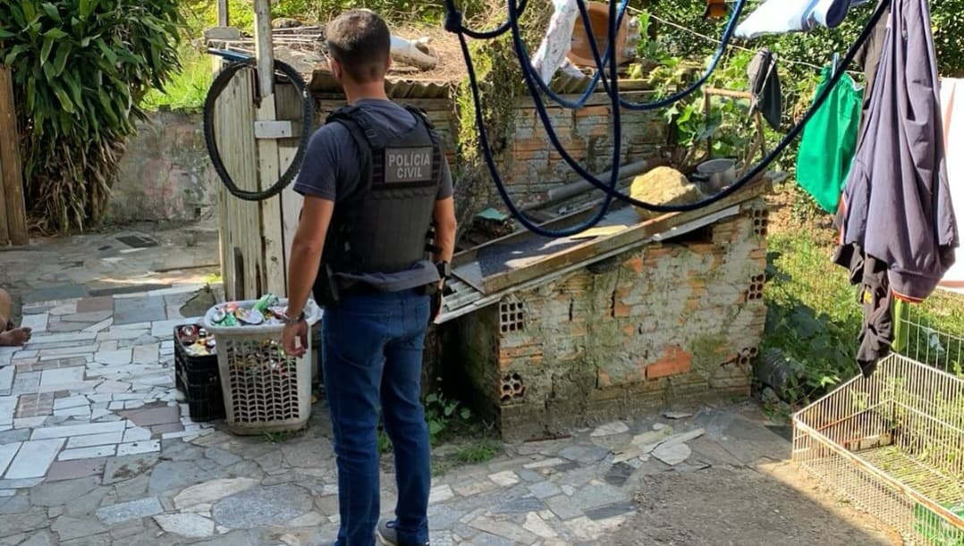 Homem é preso em flagrante por maus-tratos a criança