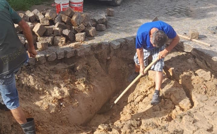 Ruas danificadas pelas chuvas em Laguna começam a ser recuperadas