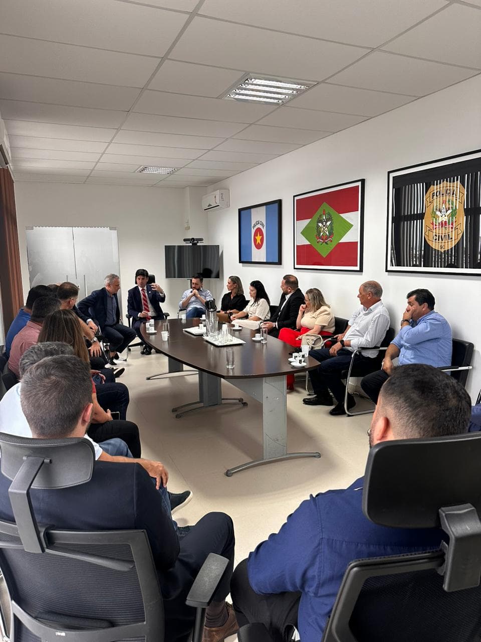 Retirada de plantões policiais em Imbituba e mudança da Central de Flagrantes são discutidas em Florianópolis