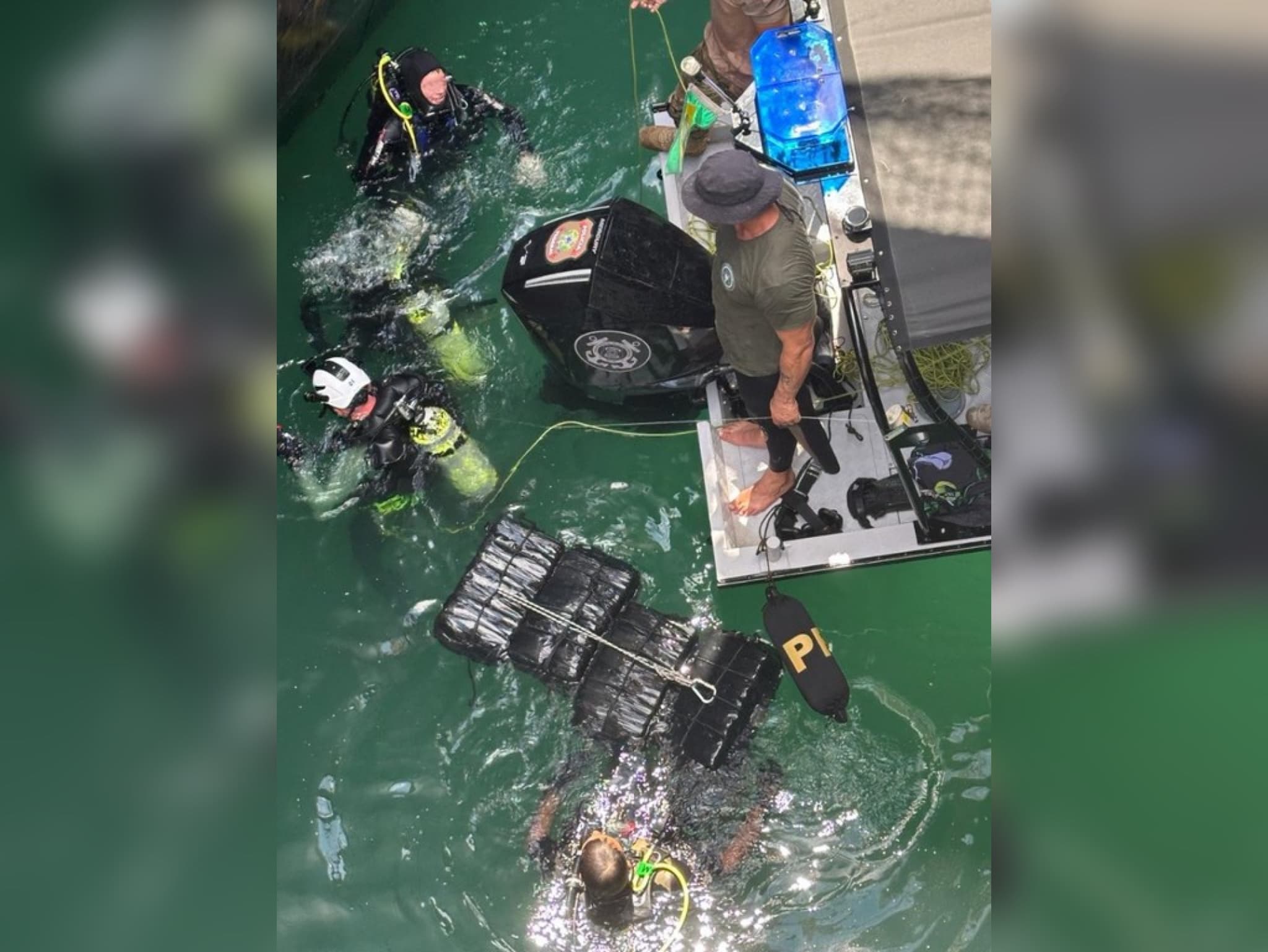 124 kg de cocaína são encontrados pela PF em casco de navio ancorado na região