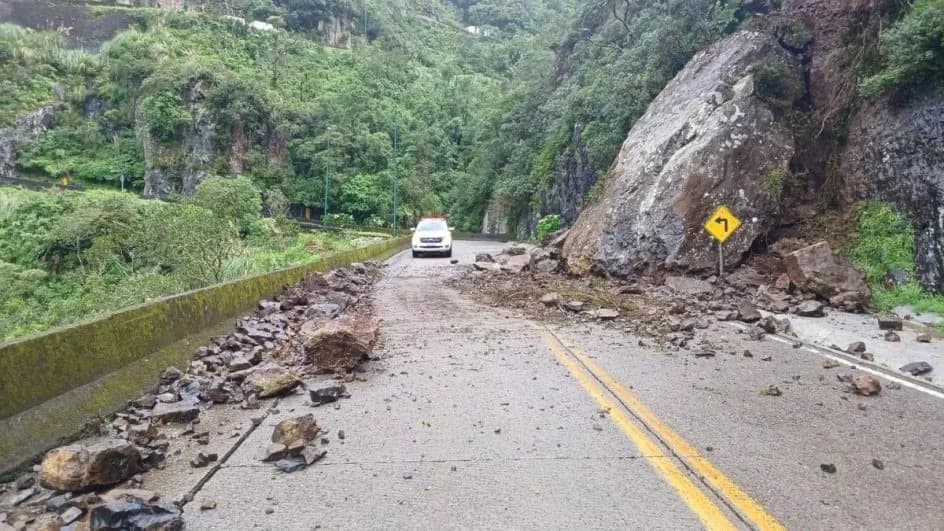 Rocha gigante cai e Serra do Rio do Rastro é interditada