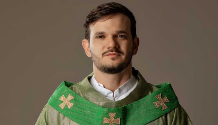 Show "Fora da Caixinha", com Padre Patrick, é nesta quinta-feira (15)