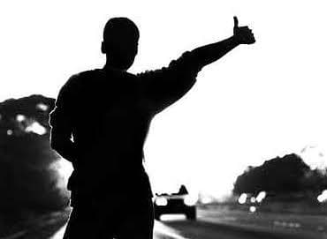 Homem é agredido e tem o carro roubado por desconhecido a quem deu carona