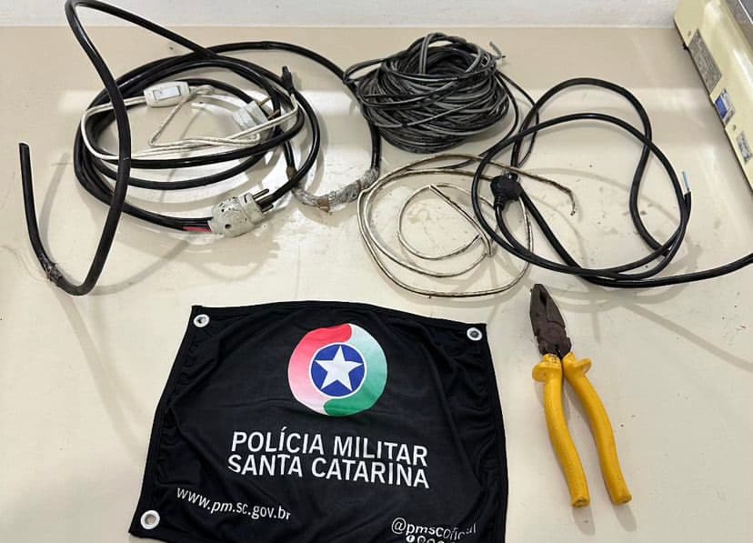 Ladrão de fiação elétrica é detido por populares após furto em empresa