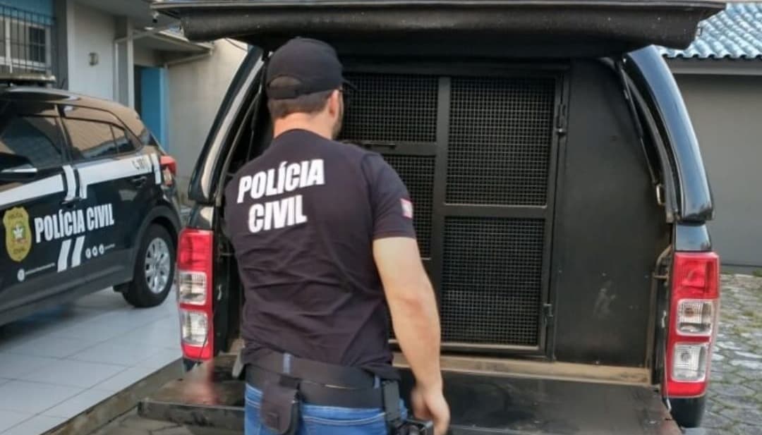 Polícia prende casal que roubou taxista de Tubarão