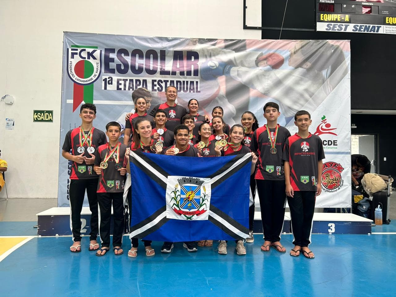 Equipe de Tubarão se destaca em estadual escolar de karatê